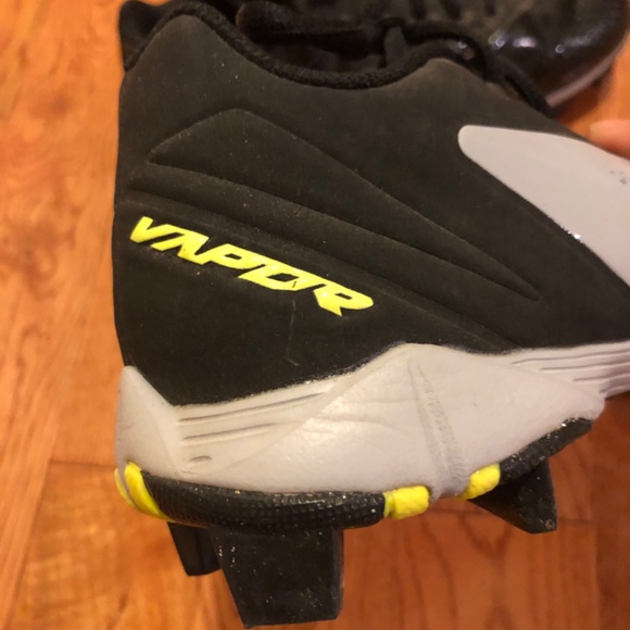 Nike Soccer Cleats - Picture 4 of 4